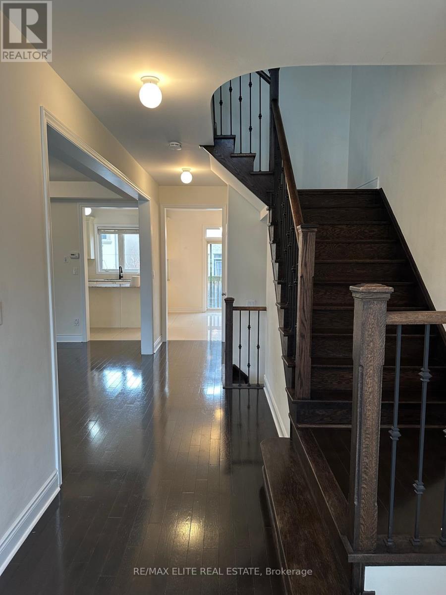 959 Ernest Cousins Circle, Newmarket, Ontario  L3X 0B7 - Photo 4 - N13636450