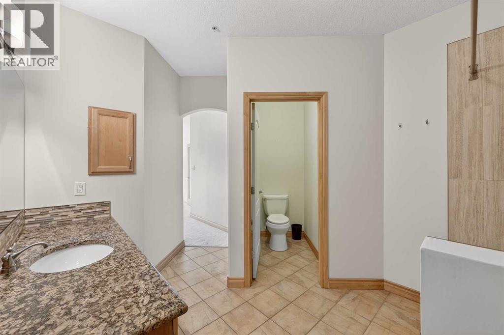 503, 30 Discovery Ridge Close SW, Calgary, Alberta  T3H 5X5 - Photo 10 - A2307380
