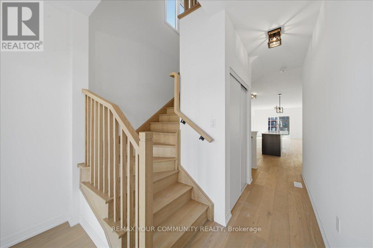 26 Flan Boulevard, Barrie, Ontario  L9J 0E1 - Photo 2 - S13636304