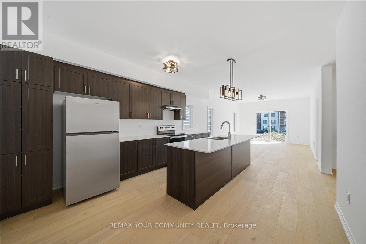 26 Flan Boulevard, Barrie, Ontario  L9J 0E1 - Photo 3 - S13636304