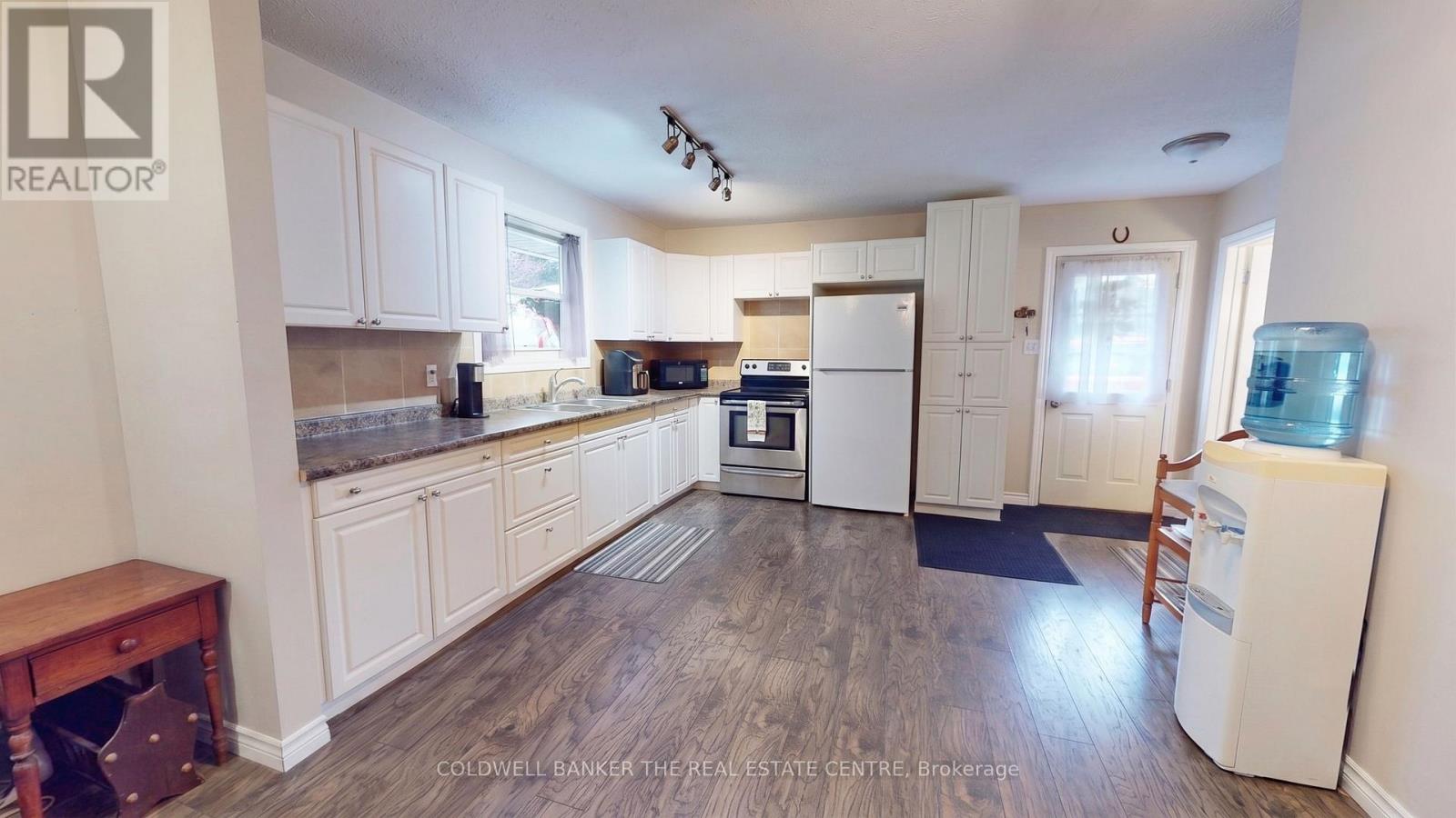 17 Courtland Street, Ramara (Atherley), Ontario  L3V 1A6 - Photo 6 - S13636376