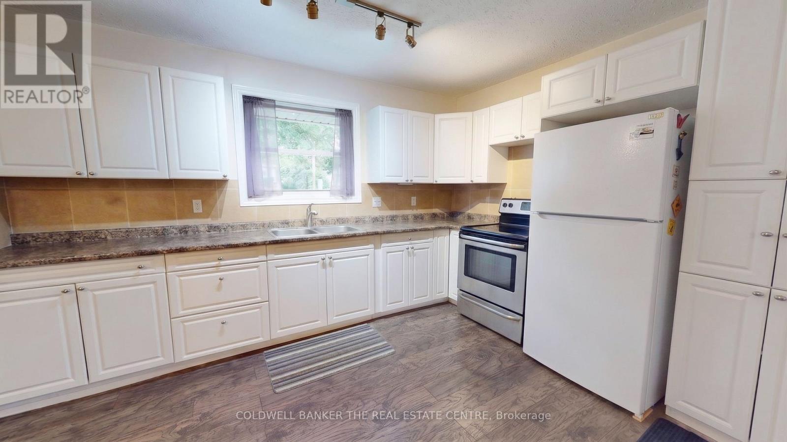 17 Courtland Street, Ramara (Atherley), Ontario  L3V 1A6 - Photo 7 - S13636376