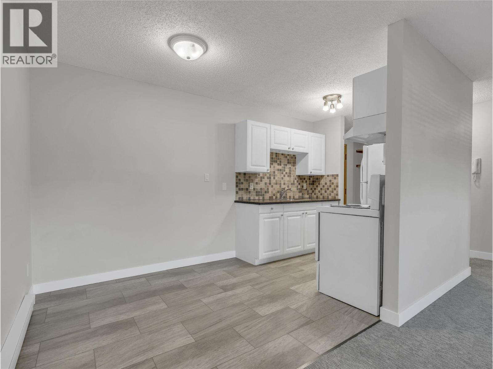 110 SKAHA Place Unit# 105 Penticton Photo 4 110 SKAHA Place Unit# 105 Penticton Photo 4