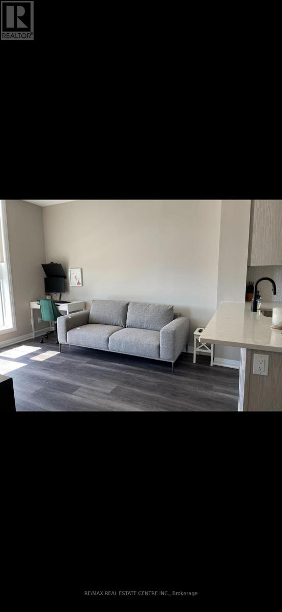 113 - 95 DUNDAS STREET W