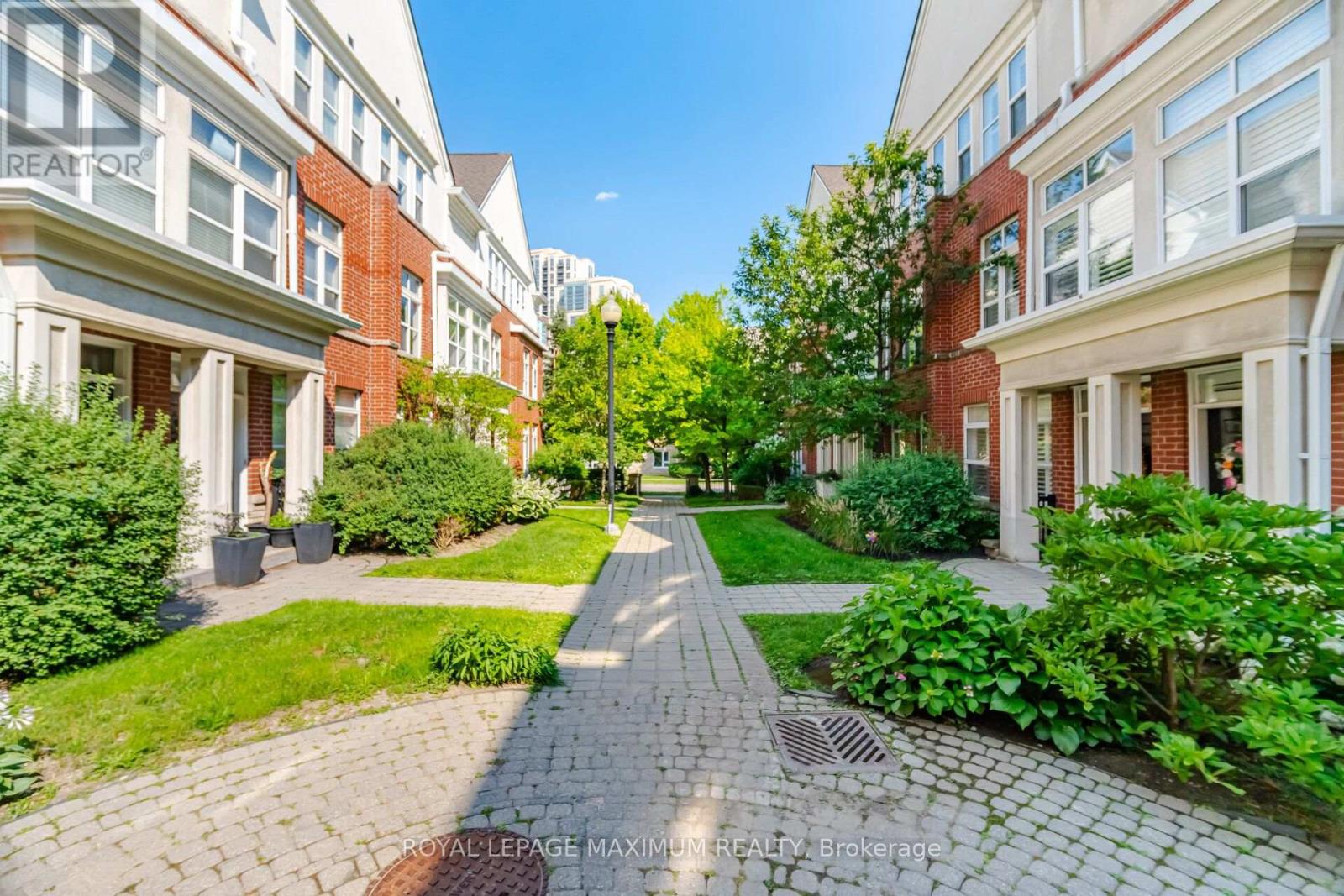 126 Resurrection Road, Toronto, Ontario  M9A 5H1 - Photo 4 - W13636520