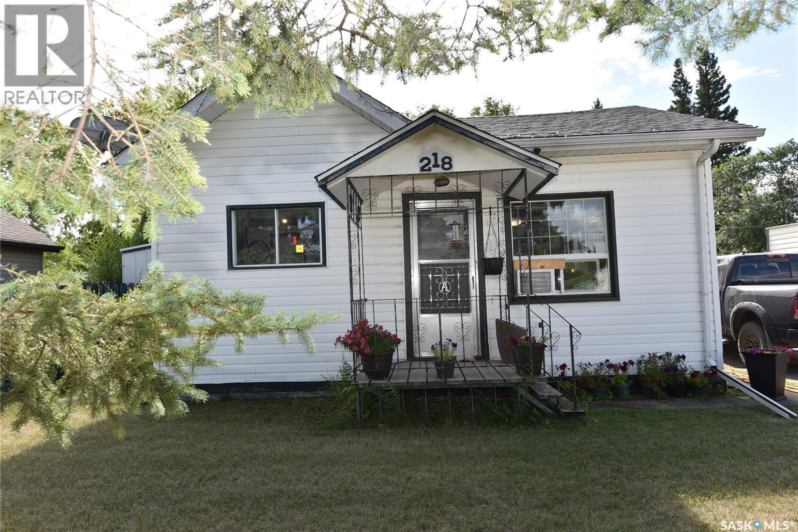 218 4a Street E, Nipawin, Saskatchewan  S0E 1E0 - Photo 1 - SK044482