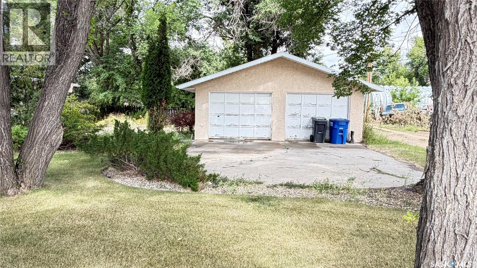 320 21 Highway, Maple Creek, Saskatchewan  S0N 1N0 - Photo 4 - SK044421