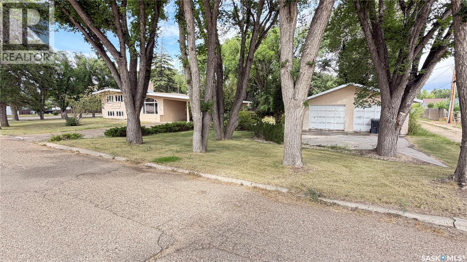 320 21 Highway, Maple Creek, Saskatchewan  S0N 1N0 - Photo 46 - SK044421