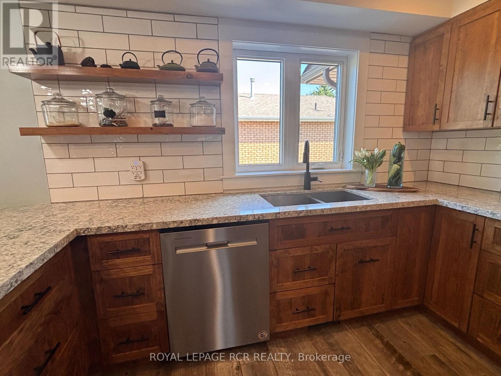 16 Loree Drive, Adjala-Tosorontio, Ontario  L0M 1J0 - Photo 5 - N13614118