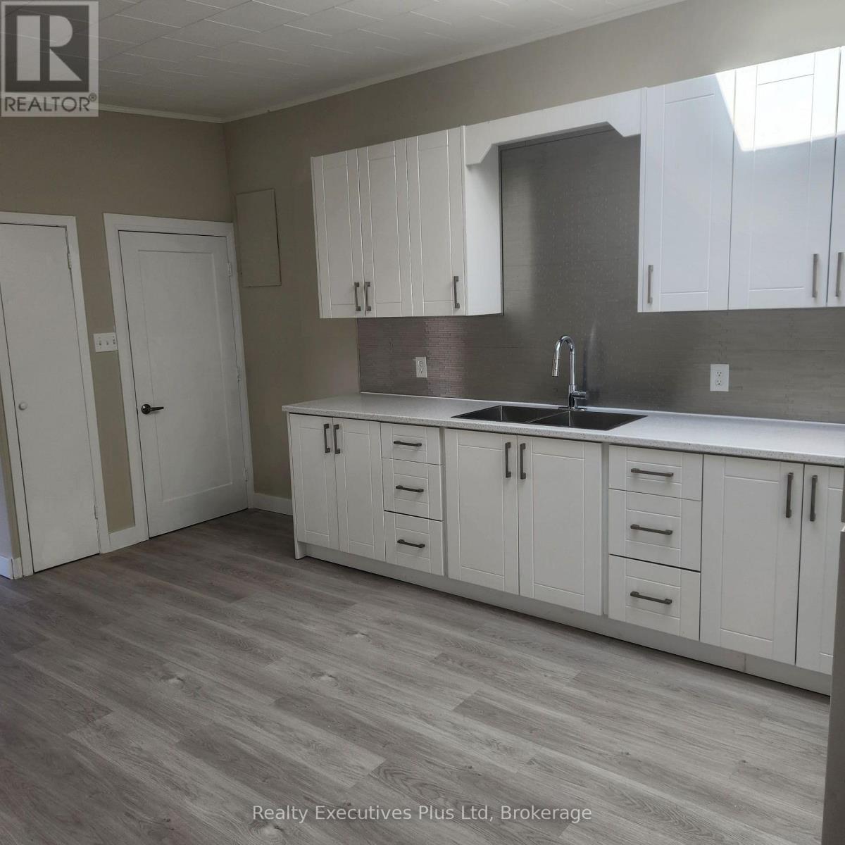 Apt 2 - 884 County Rd 6 Road S, Tiny, Ontario  L0L 2J0 - Photo 6 - S13630770