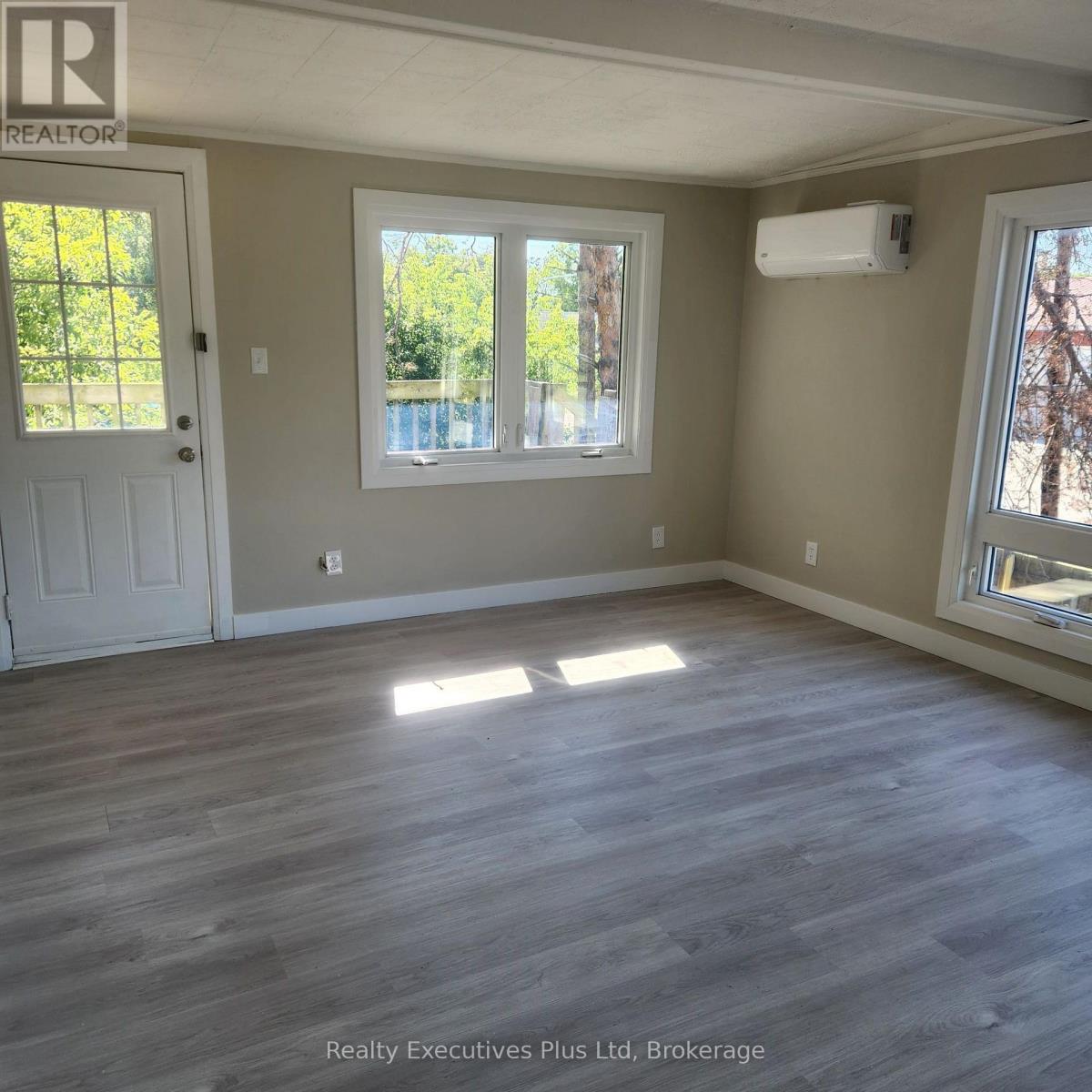 Apt 2 - 884 County Rd 6 Road S, Tiny, Ontario  L0L 2J0 - Photo 8 - S13630770
