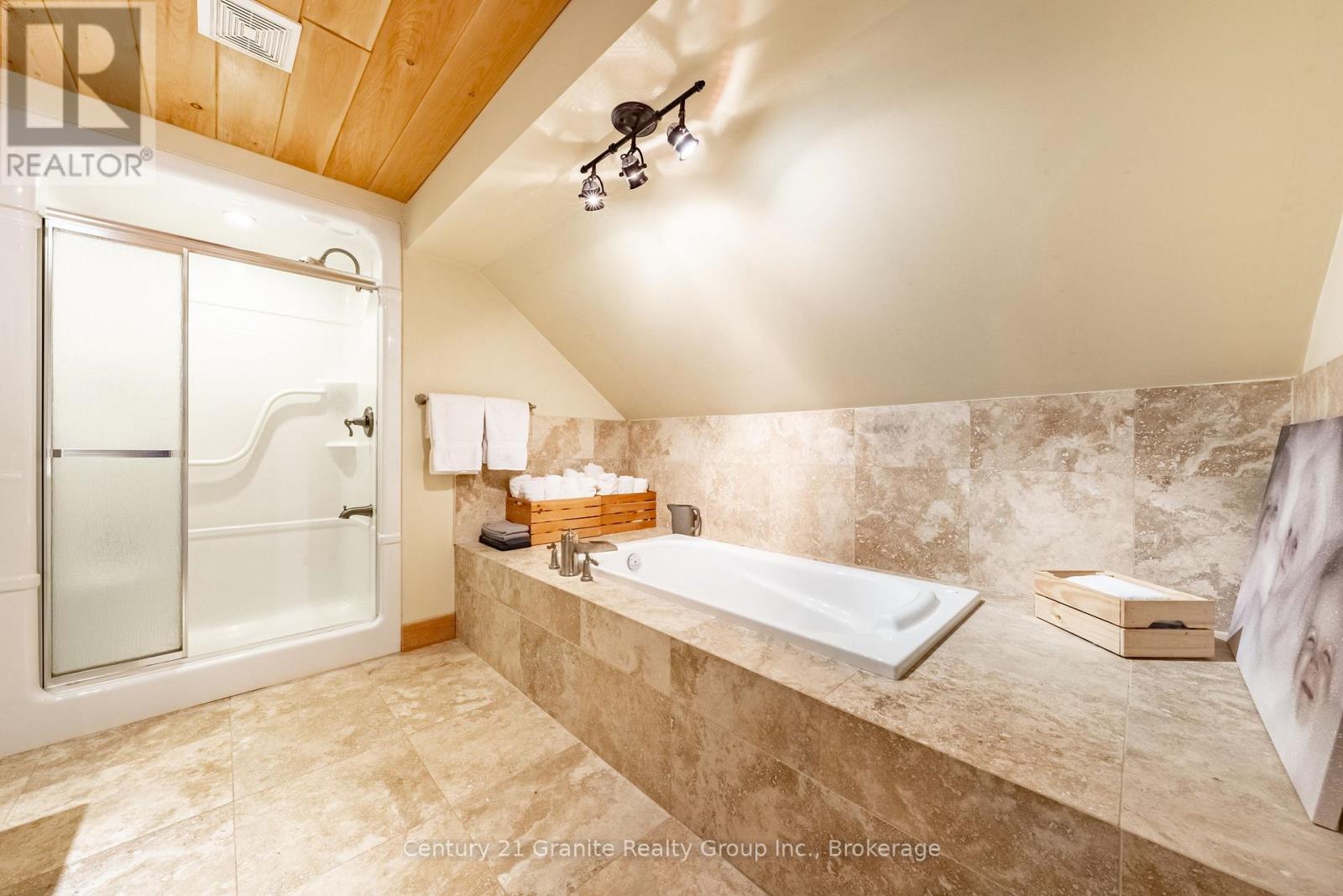 2029 Little Hawk Lake Road, Algonquin Highlands, Ontario  K0M 1S0 - Photo 30 - X12928418