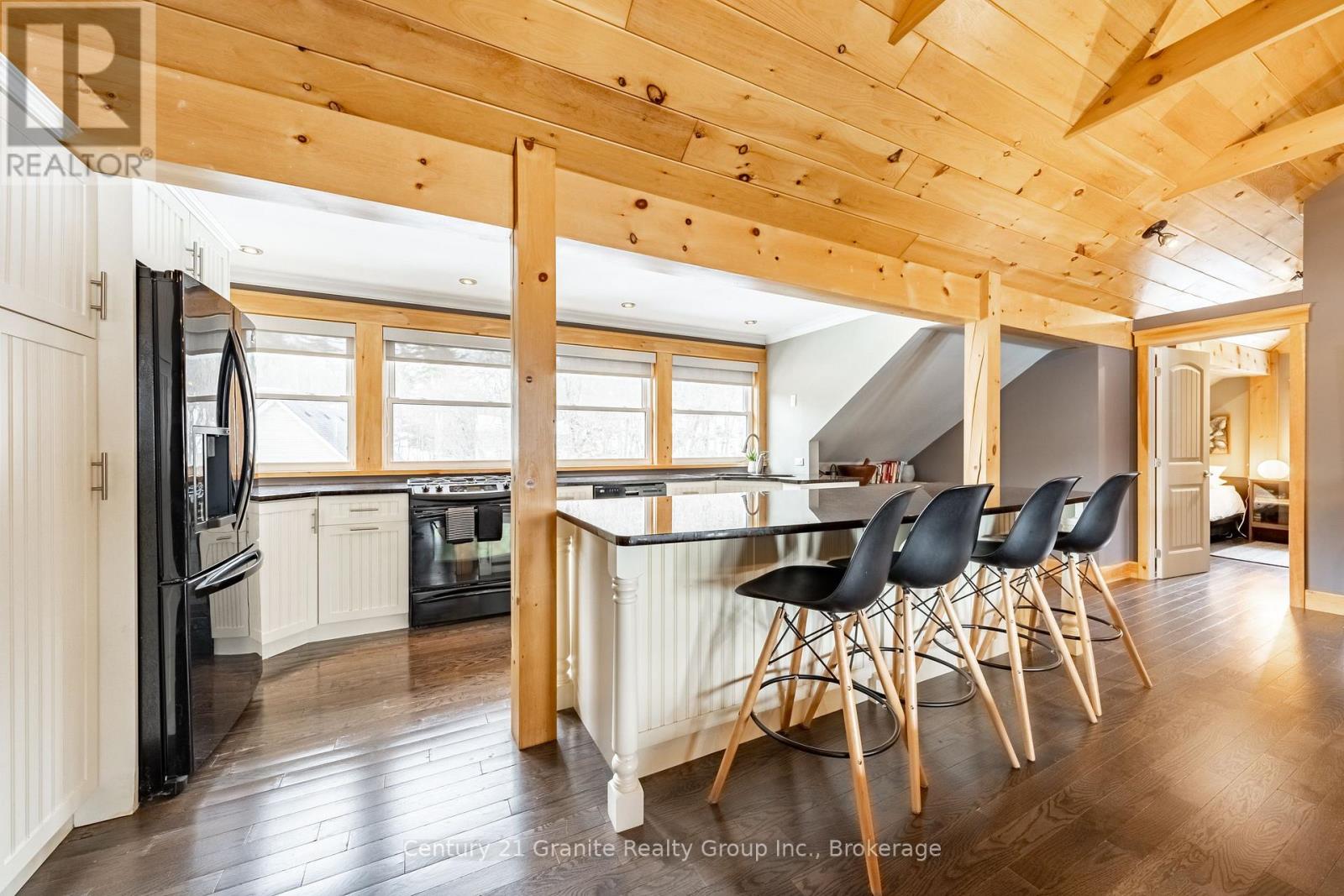 2029 Little Hawk Lake Road, Algonquin Highlands, Ontario  K0M 1S0 - Photo 23 - X12928426