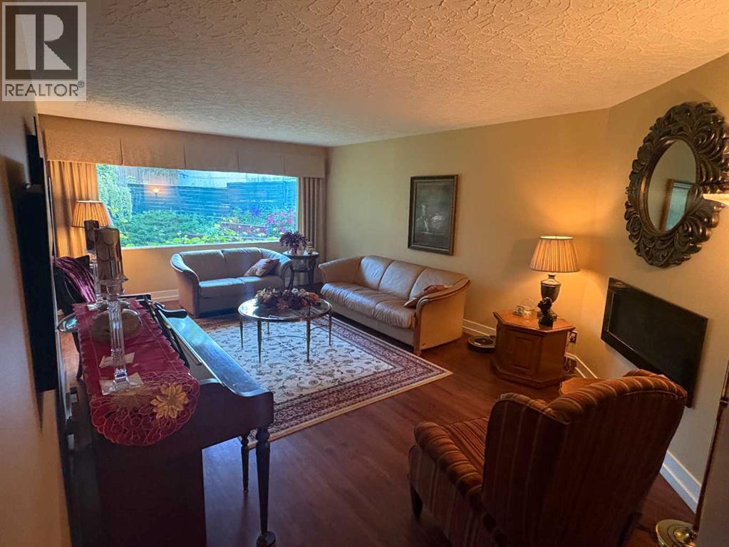 55 Kelvin Place SW, Calgary, Alberta  T2V 2L2 - Photo 10 - A2309252