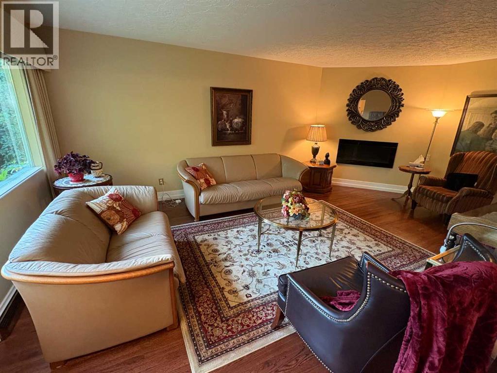 55 Kelvin Place SW, Calgary, Alberta  T2V 2L2 - Photo 8 - A2309252