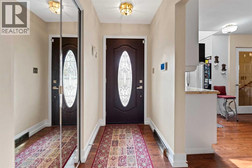 55 Kelvin Place SW, Calgary, Alberta  T2V 2L2 - Photo 4 - A2309252