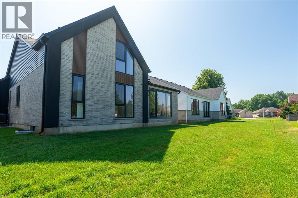 2056 Marion Avenue, Sarnia, Ontario  N0N 1C0 - Photo 33 - 26017924