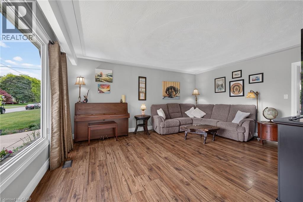 251 Mackenzie Crescent, Caledonia, Ontario  N3W 1A7 - Photo 6 - 40849112