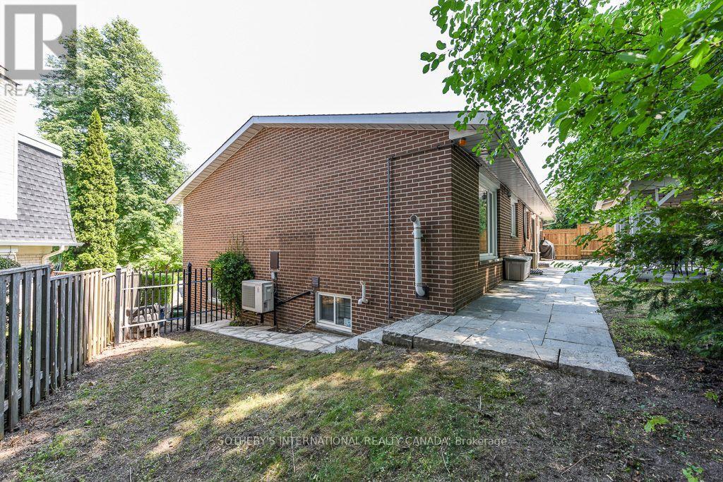 31 Queensborough Crescent, Toronto, Ontario  M9R 1A1 - Photo 39 - W13633582