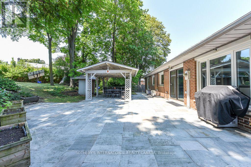 31 Queensborough Crescent, Toronto, Ontario  M9R 1A1 - Photo 36 - W13633582