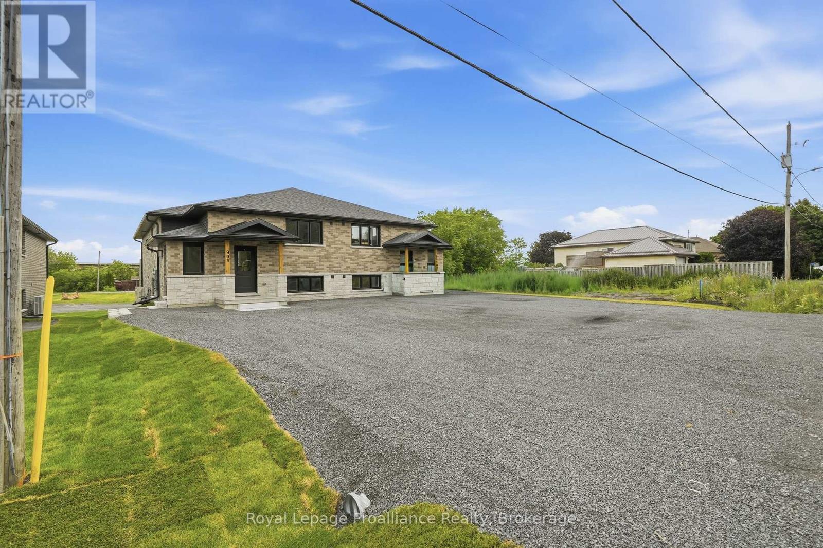 LOWER - 90B LYWOOD STREET, Belleville, Ontario