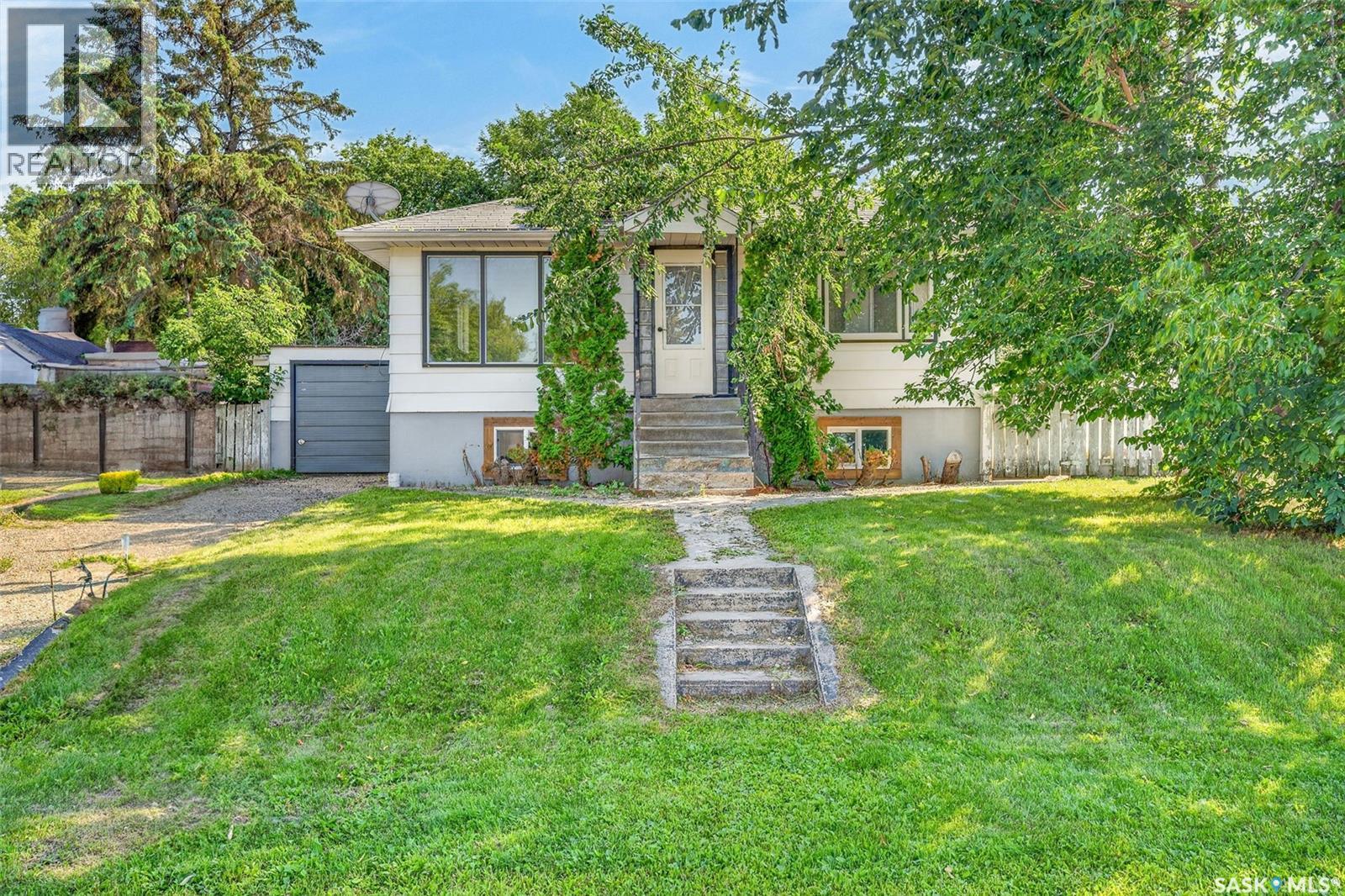 453 21st Street E, Prince Albert, Saskatchewan  S6V 1M2 - Photo 1 - SK027532