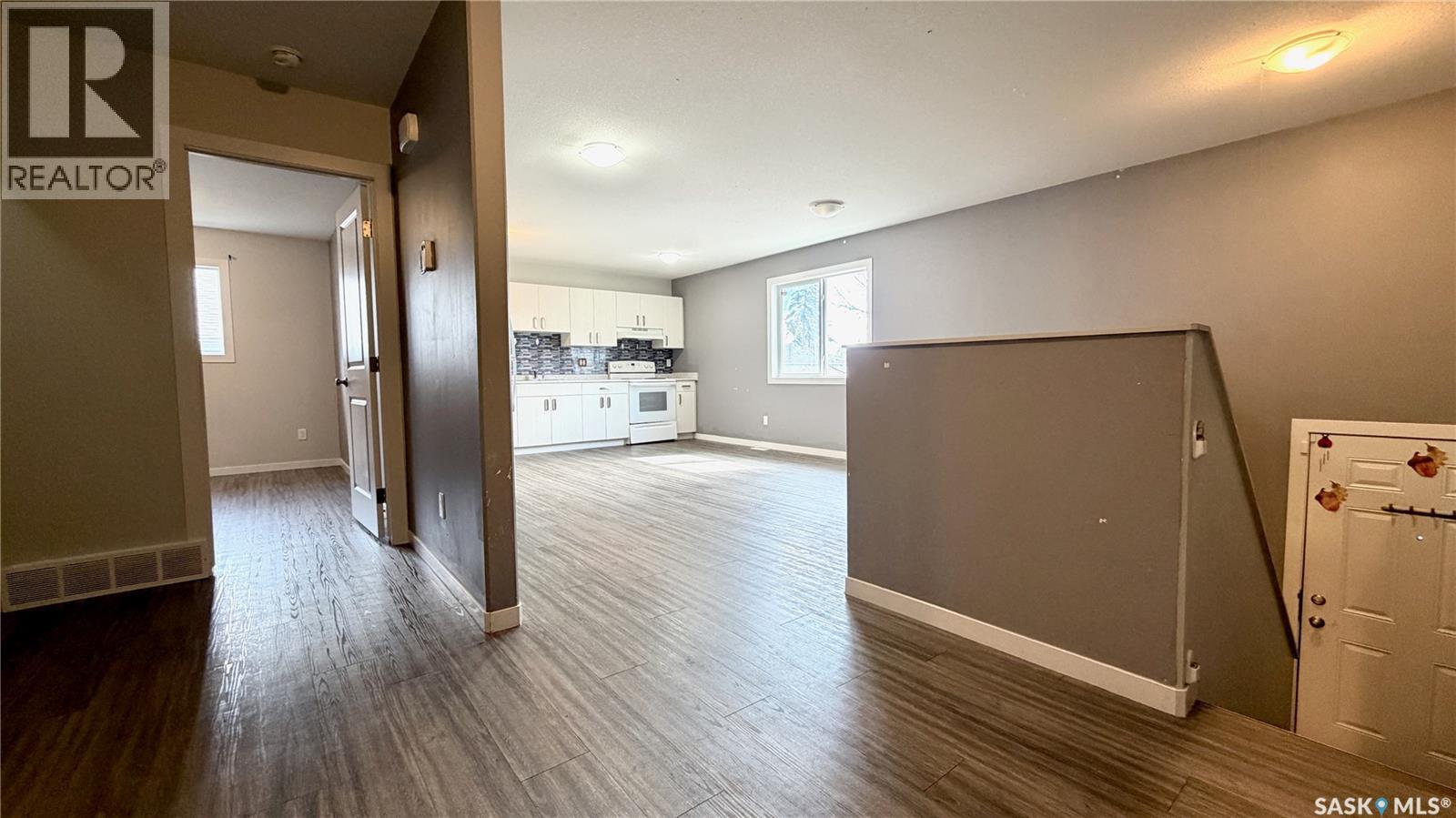215 V Avenue N, Saskatoon, Saskatchewan  S7L 3E5 - Photo 3 - SK036552