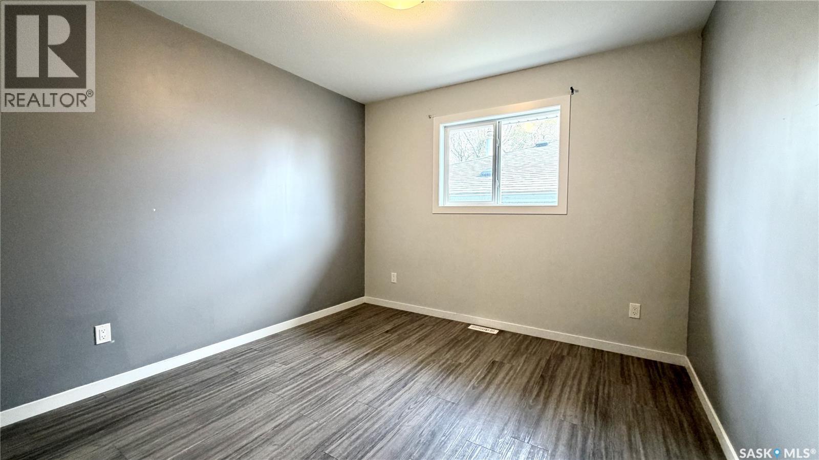 215 V Avenue N, Saskatoon, Saskatchewan  S7L 3E5 - Photo 10 - SK036552