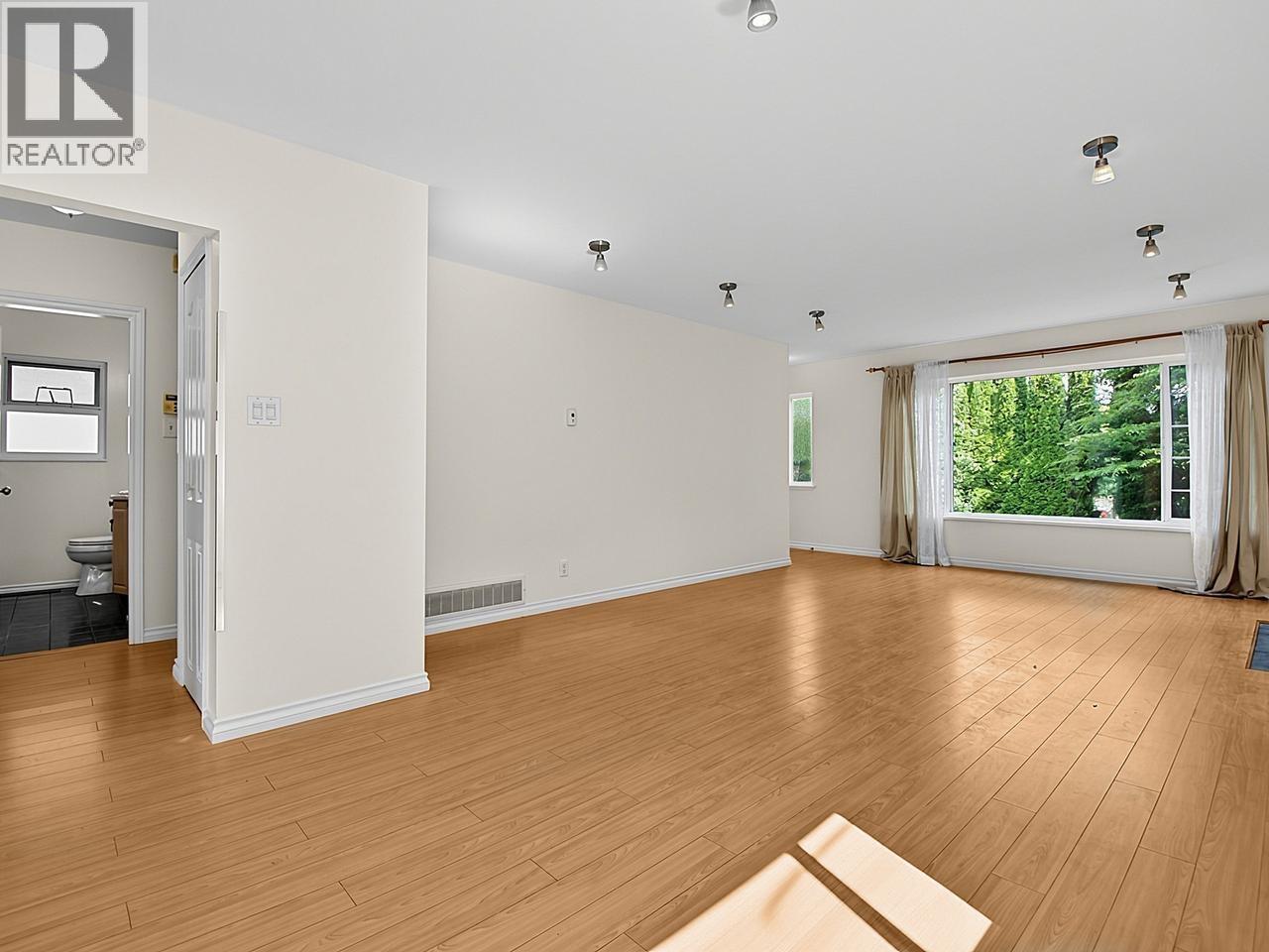 2216 E 41st Avenue, Vancouver, British Columbia  V5P 1L6 - Photo 17 - R3145563
