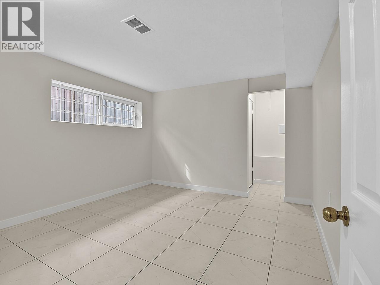 2216 E 41st Avenue, Vancouver, British Columbia  V5P 1L6 - Photo 8 - R3145563