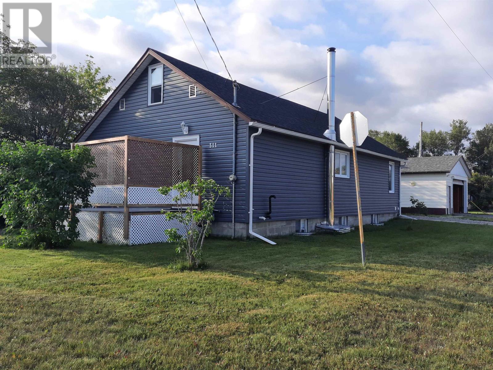 311 Fourth Ave SW, Geraldton, Ontario  P0T 1M0 - Photo 2 - TB2602213