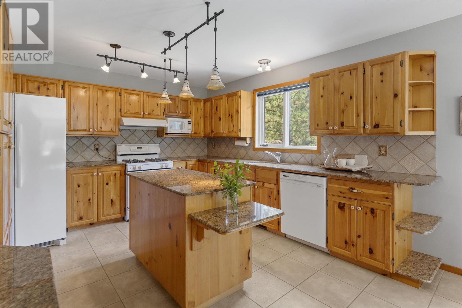 4306 Oak Heights Pl, Thunder Bay, Ontario  P7J 1A8 - Photo 10 - TB2602230