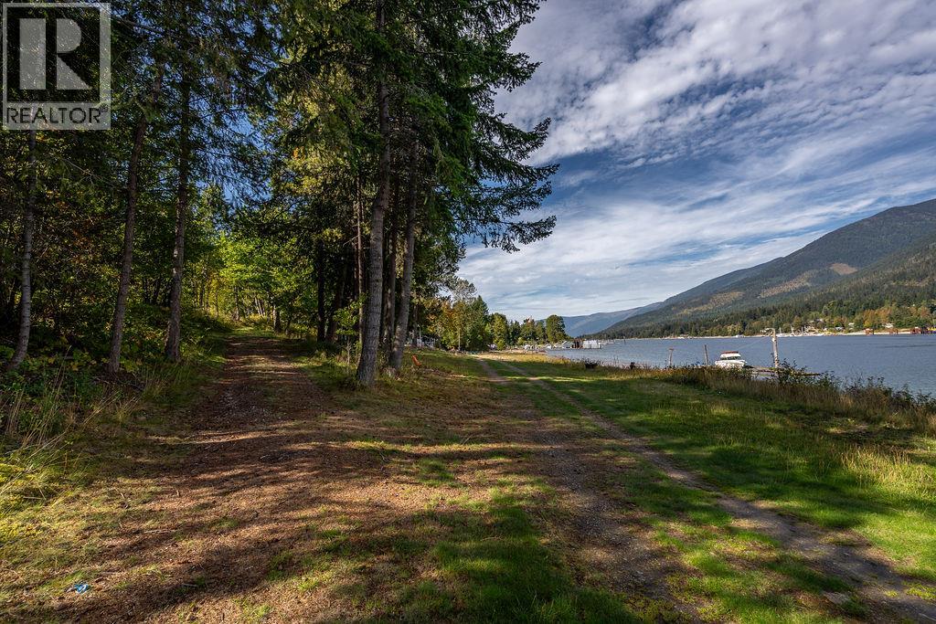 8275 East Procter Road, Procter, British Columbia  V0G 1C0 - Photo 8 - 10365994