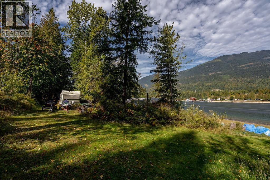 8275 East Procter Road, Procter, British Columbia  V0G 1C0 - Photo 14 - 10365994