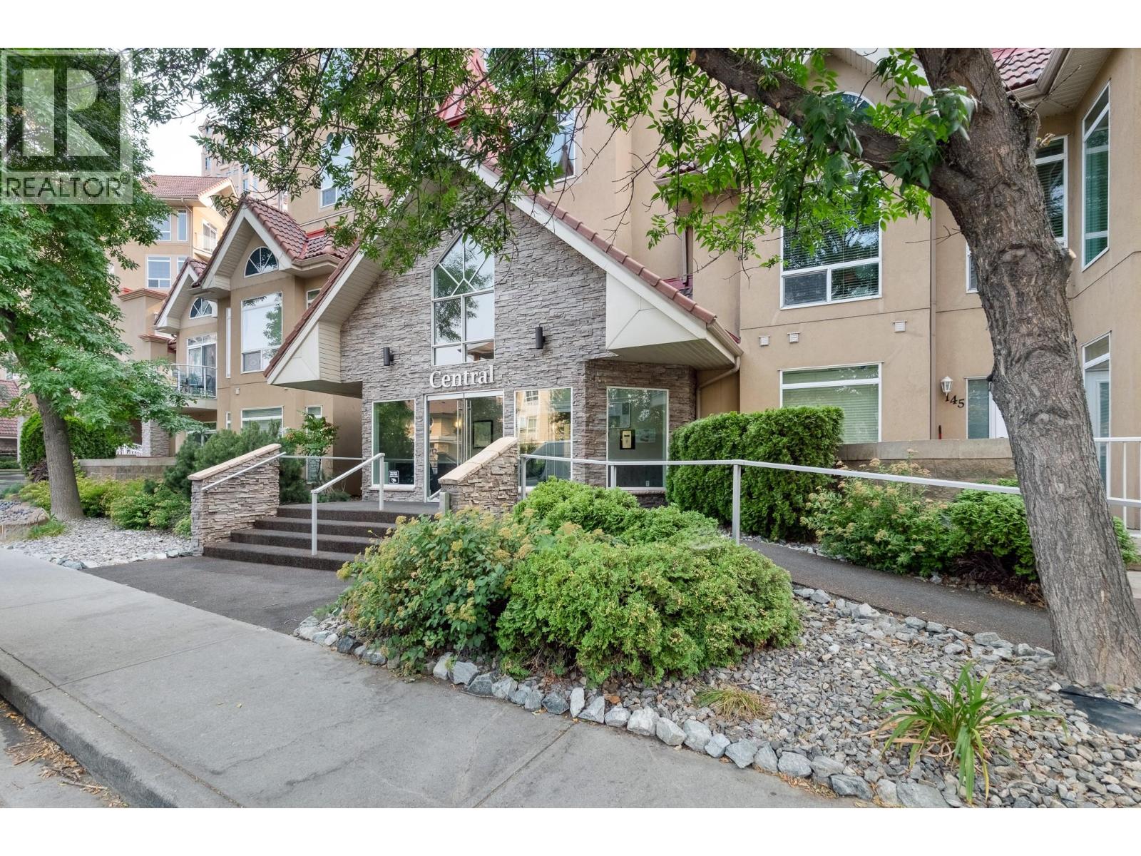 1088 Sunset Drive Unit# 352, Kelowna, British Columbia
