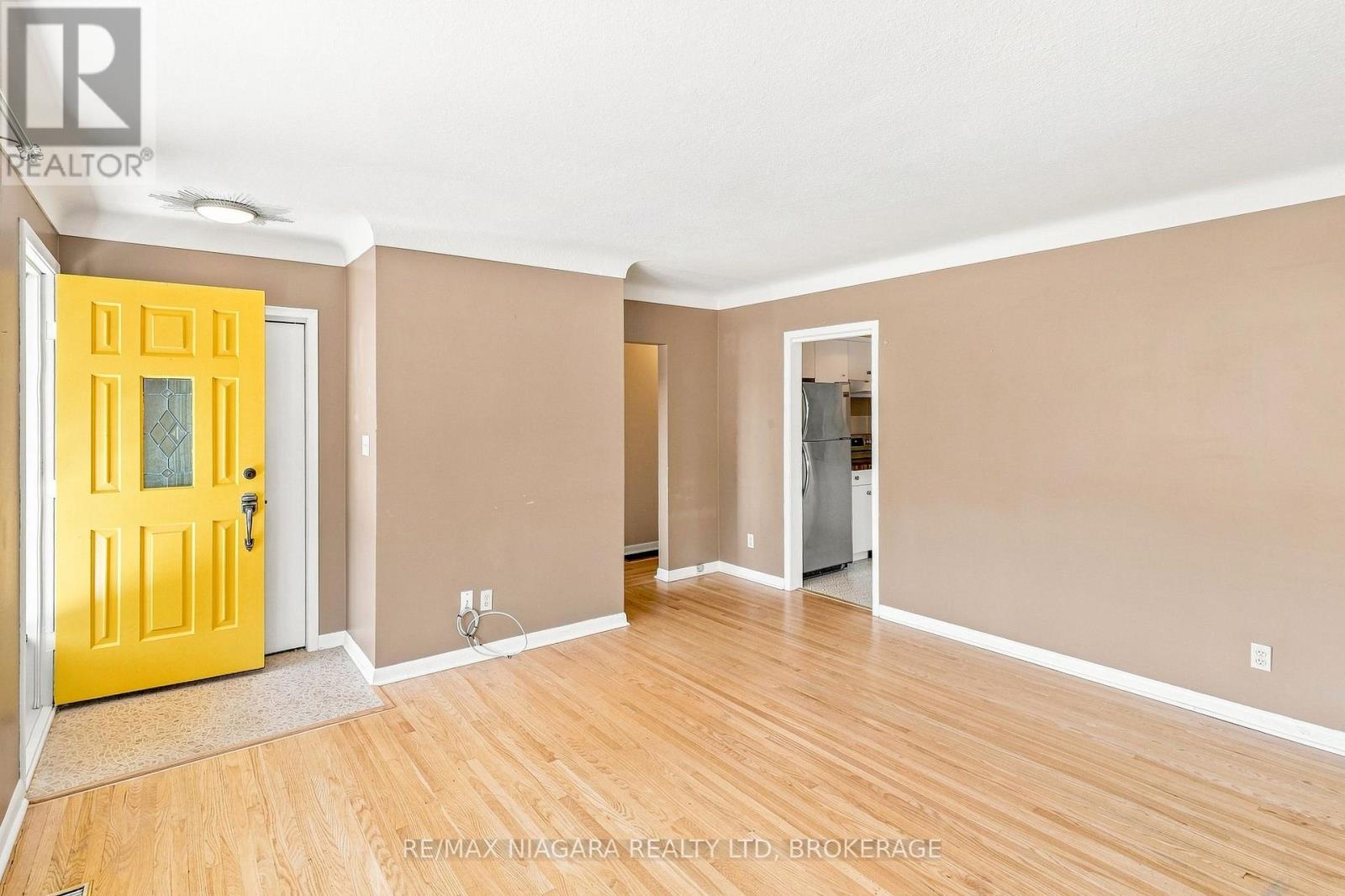 6521 Caledonia Street, Niagara Falls, Ontario  L2G 5A6 - Photo 9 - X13636614