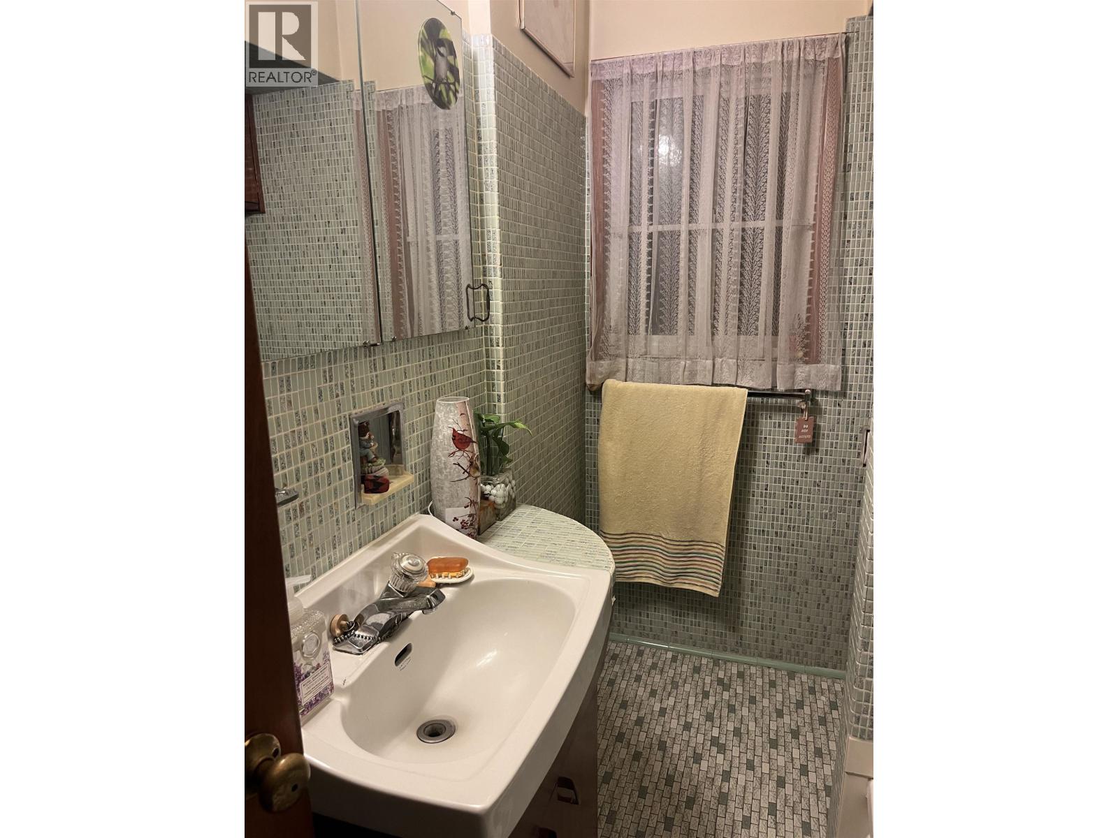 4042 Nootka Street, Vancouver, British Columbia  V5R 2E2 - Photo 11 - R3152339