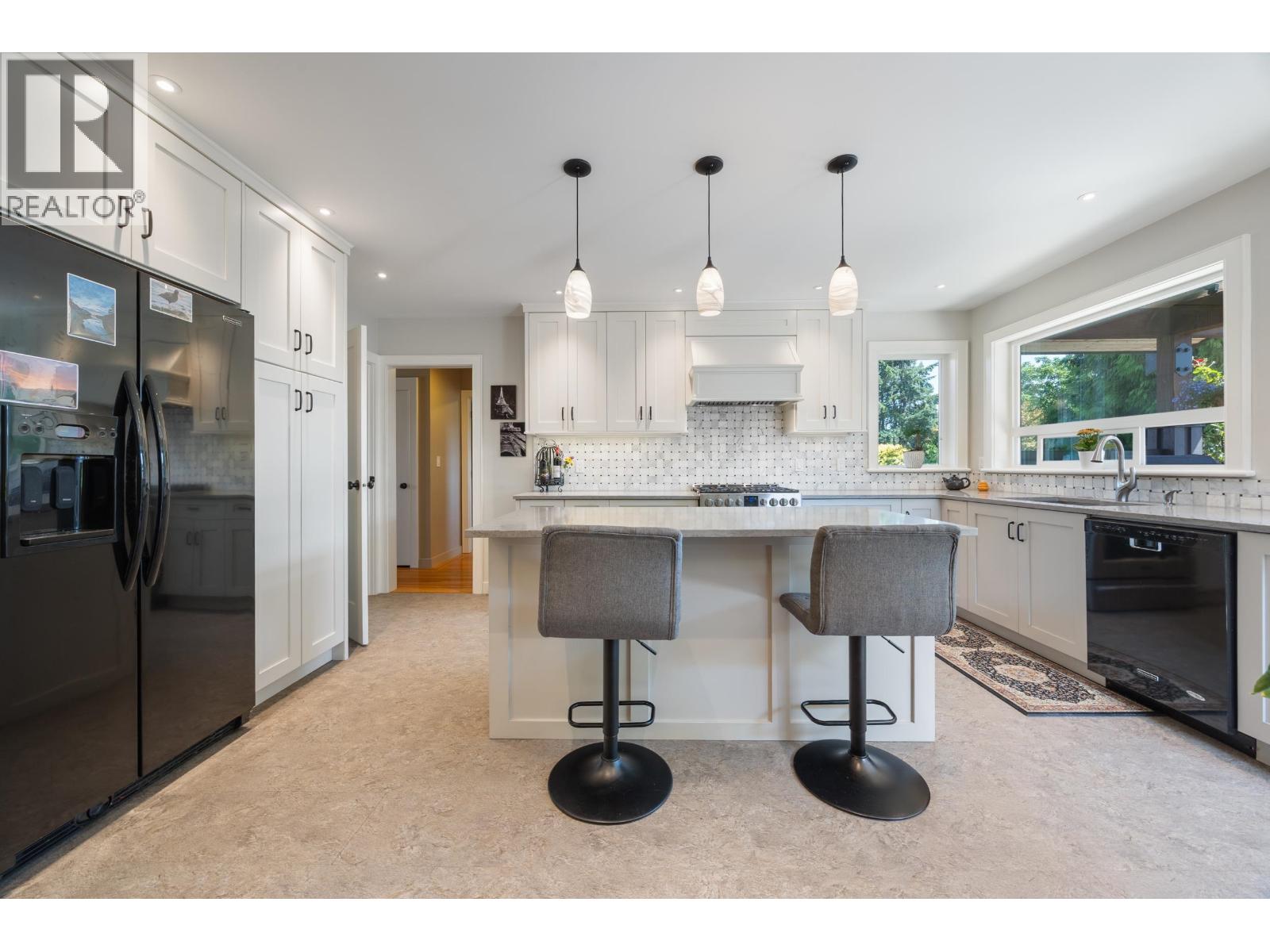 8236 17th Avenue, Burnaby, British Columbia  V3N 1M8 - Photo 13 - R3152347