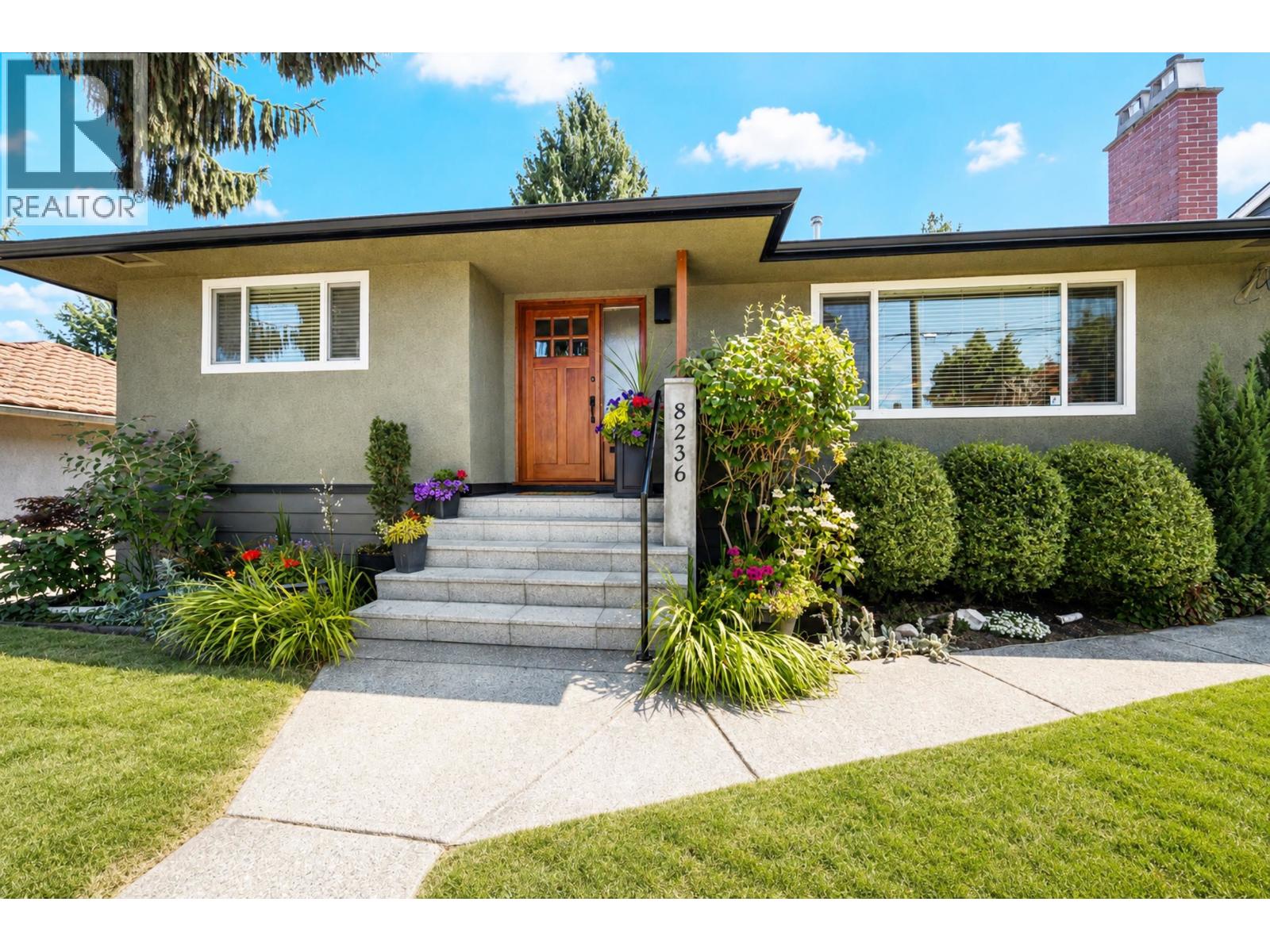 8236 17th Avenue, Burnaby, British Columbia  V3N 1M8 - Photo 3 - R3152347