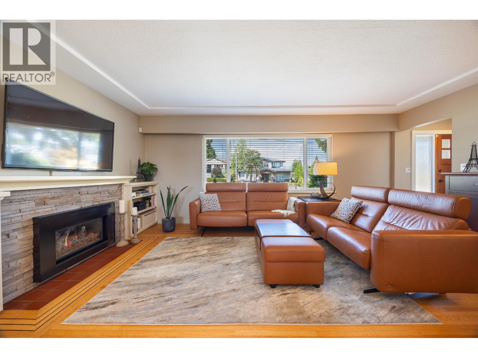 8236 17th Avenue, Burnaby, British Columbia  V3N 1M8 - Photo 6 - R3152347