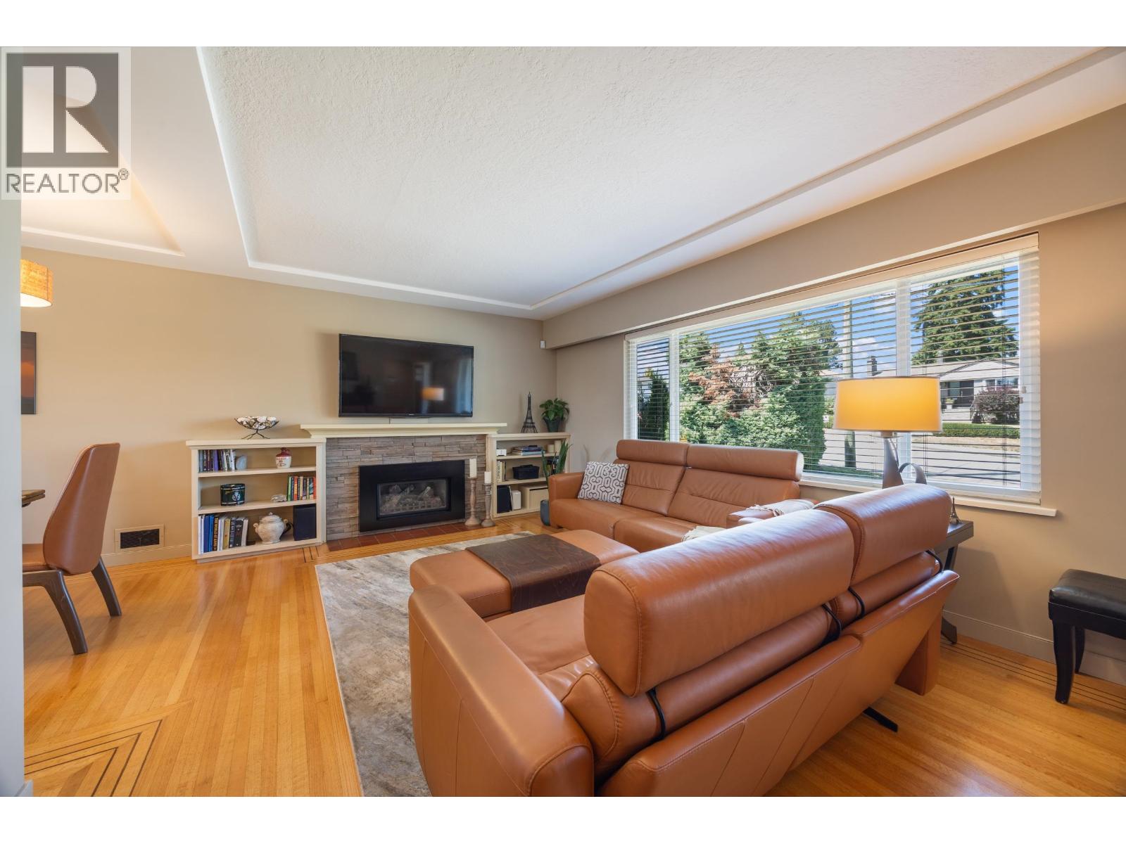 8236 17th Avenue, Burnaby, British Columbia  V3N 1M8 - Photo 7 - R3152347