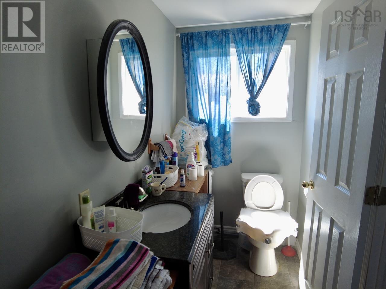 81 Queen Street, Springhill, Nova Scotia  B0M 1X0 - Photo 6 - 202609970