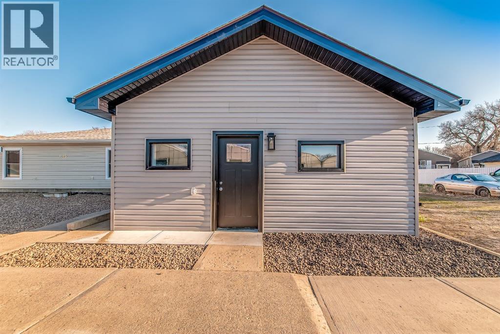 1313 Bridge Street SE, Medicine Hat, Alberta  T1A 1E5 - Photo 3 - A2306552