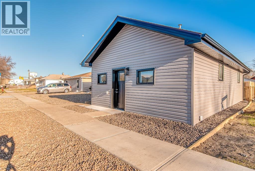 1313 Bridge Street SE, Medicine Hat, Alberta  T1A 1E5 - Photo 2 - A2306552