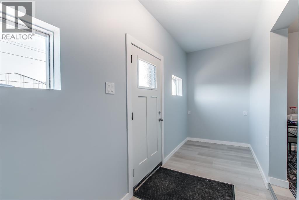 1313 Bridge Street SE, Medicine Hat, Alberta  T1A 1E5 - Photo 5 - A2306552