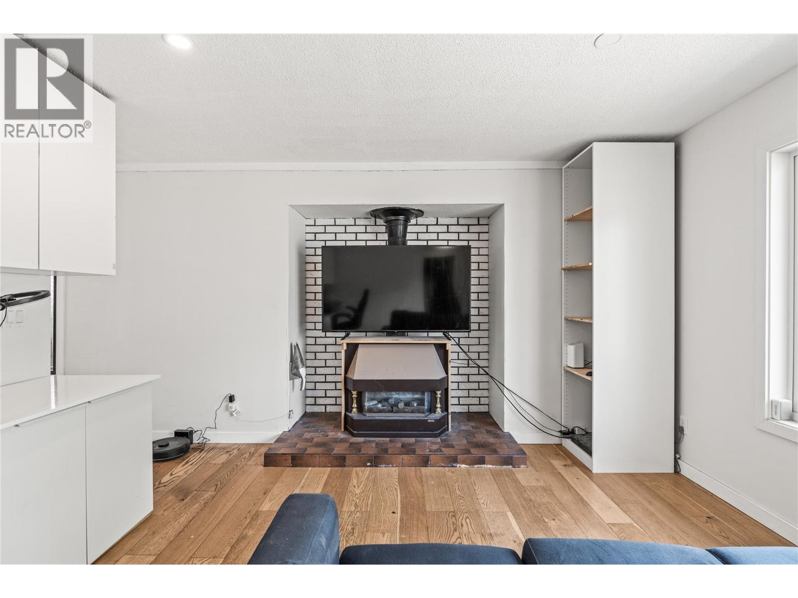 5503 South Vernon Court, Vernon, British Columbia  V1T 8N6 - Photo 4 - 10396138