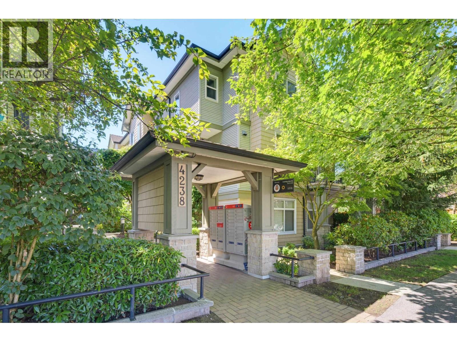 202 4238 Albert Street, Burnaby, British Columbia  V5C 6T1 - Photo 1 - R3152063