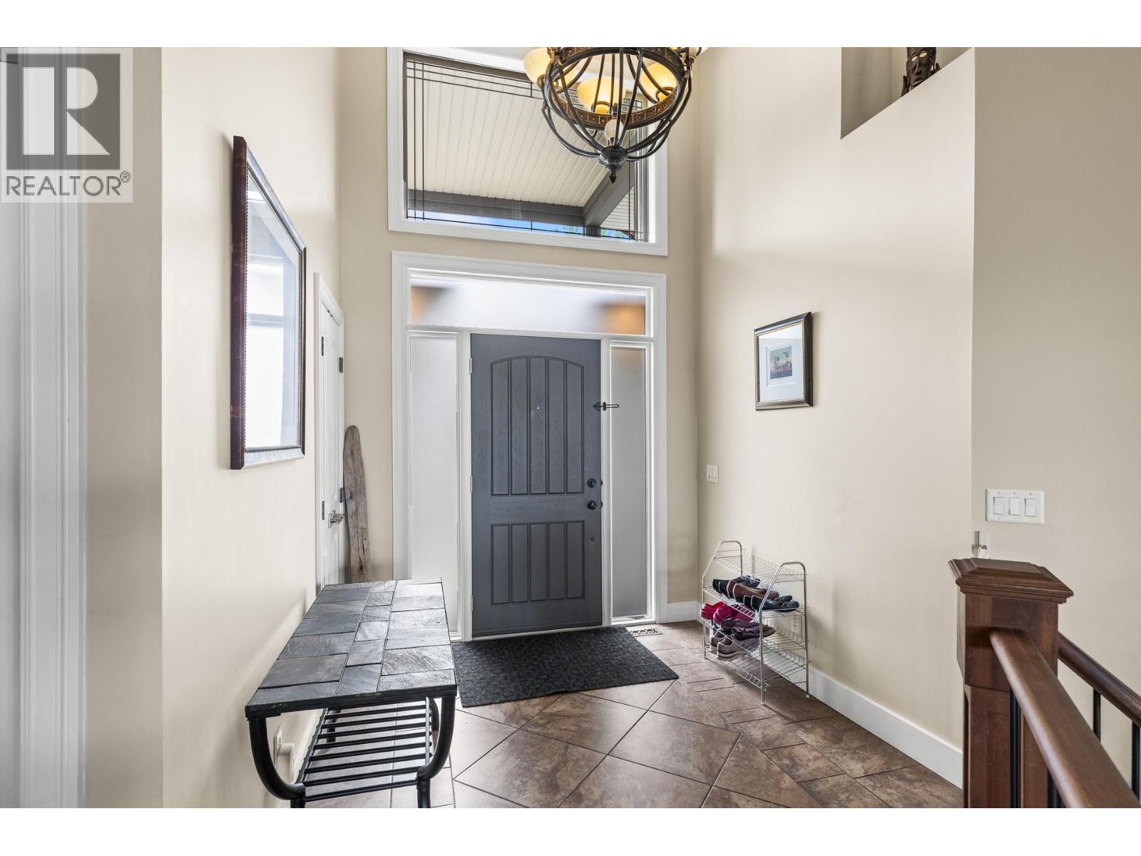 546 Gowen Place, Kelowna, British Columbia  V1W 5B4 - Photo 6 - 10396808