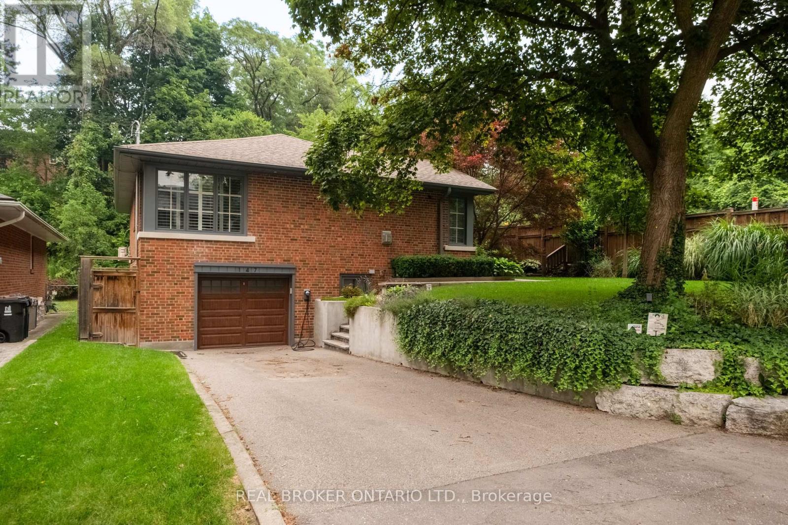 147 THOMPSON AVENUE, Toronto, Ontario