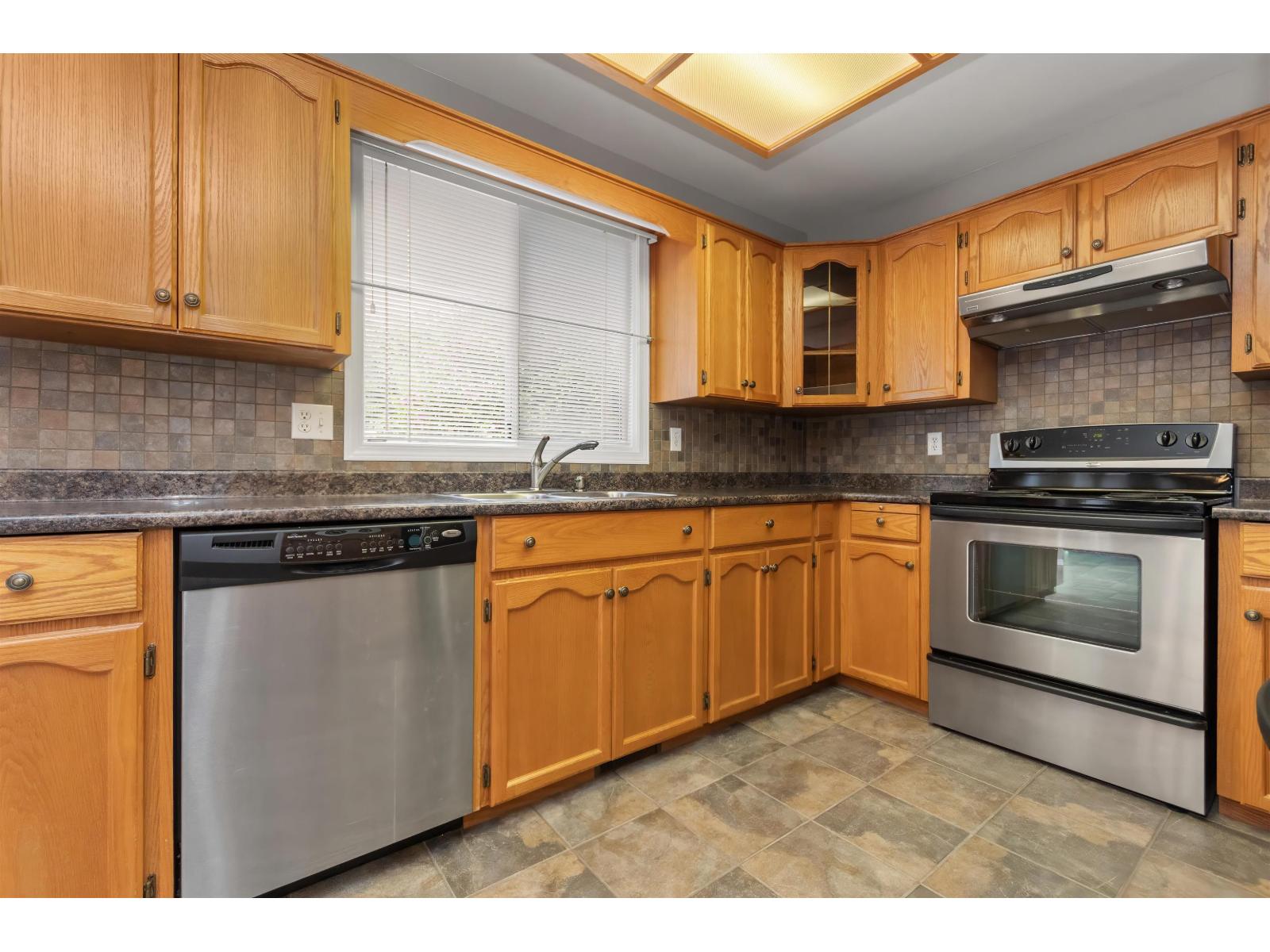 44739 Cumberland Avenue, Sardis South, Chilliwack, British Columbia  V2R 3B9 - Photo 8 - R3152341